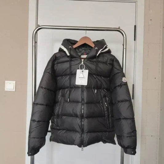 Plumífero acolchado con capucha estilo minimal premium