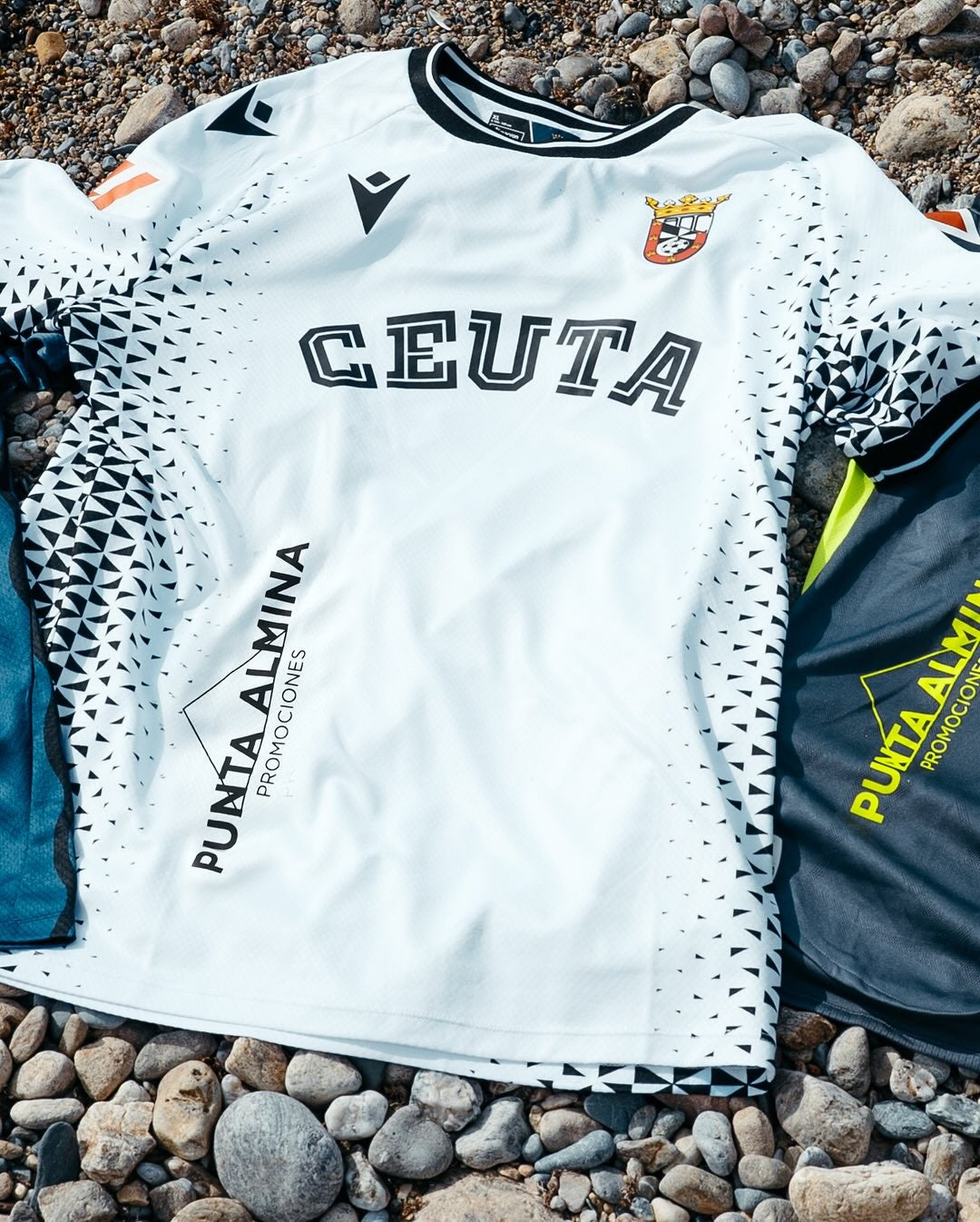 28Camiseta AD Ceuta FC – Primera Equipación Blanca