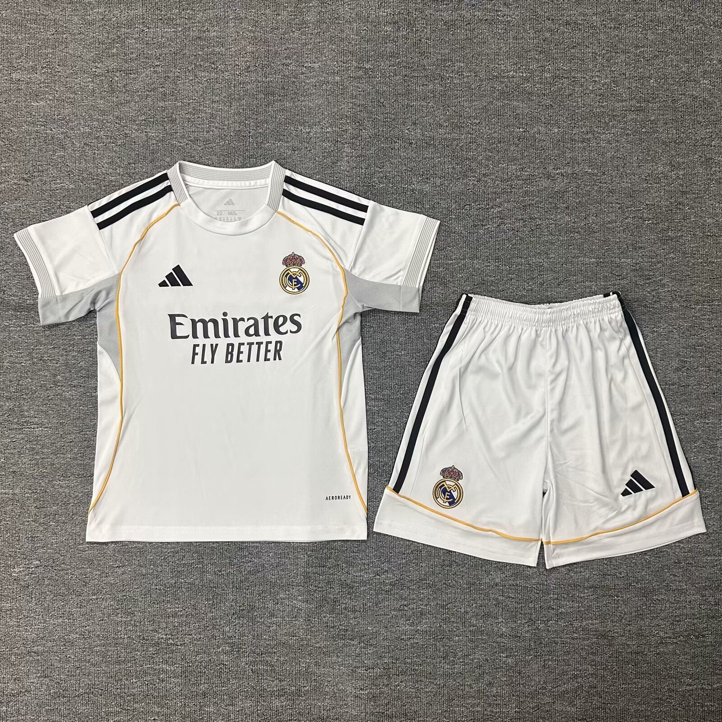 18Conjunto Real Madrid Niño – Primera Equipación