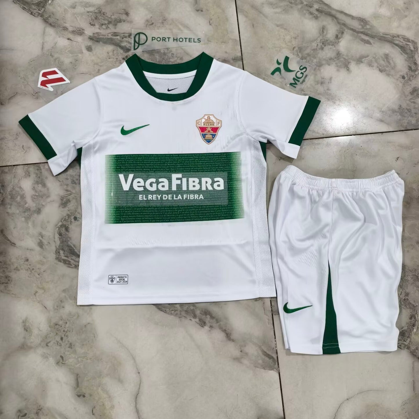 9Conjunto Elche CF Niño – Primera Equipación
