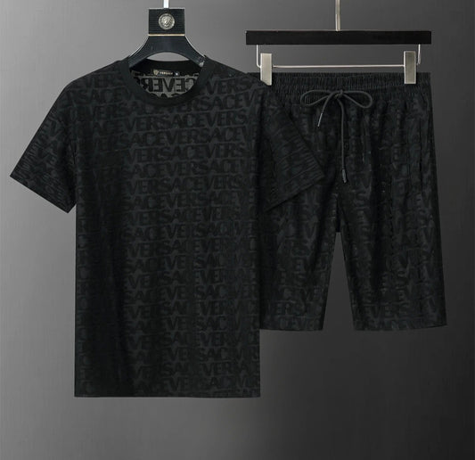 Versace Conjunto Camiseta y Short Relieve Monograma Premium