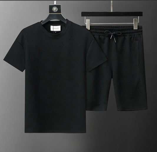 Gucci Conjunto Camiseta y Short Relieve Monograma Premium