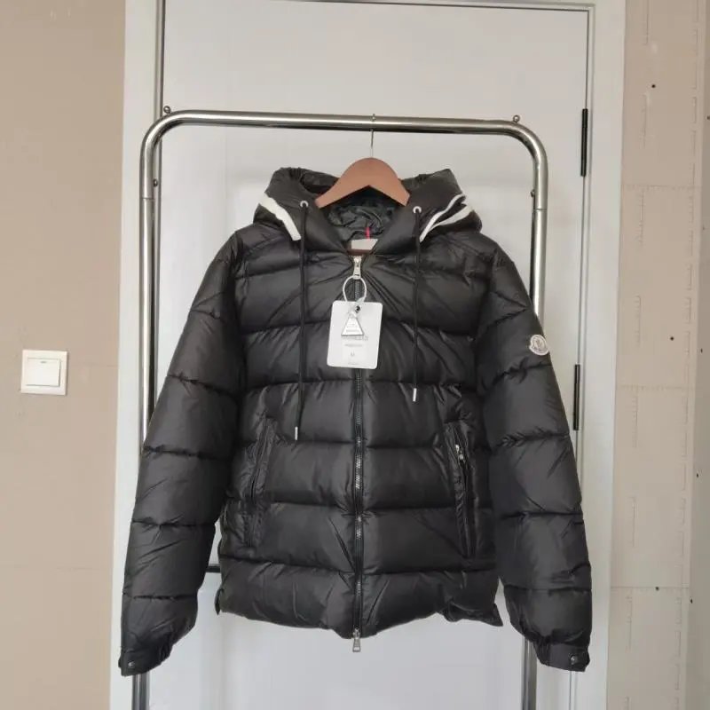 Plumífero acolchado con capucha estilo minimal premium
