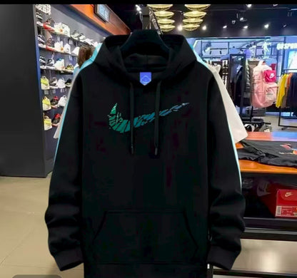 Sudadera Negra con Capucha y Gráfico Frontal – Streetwear Moderno