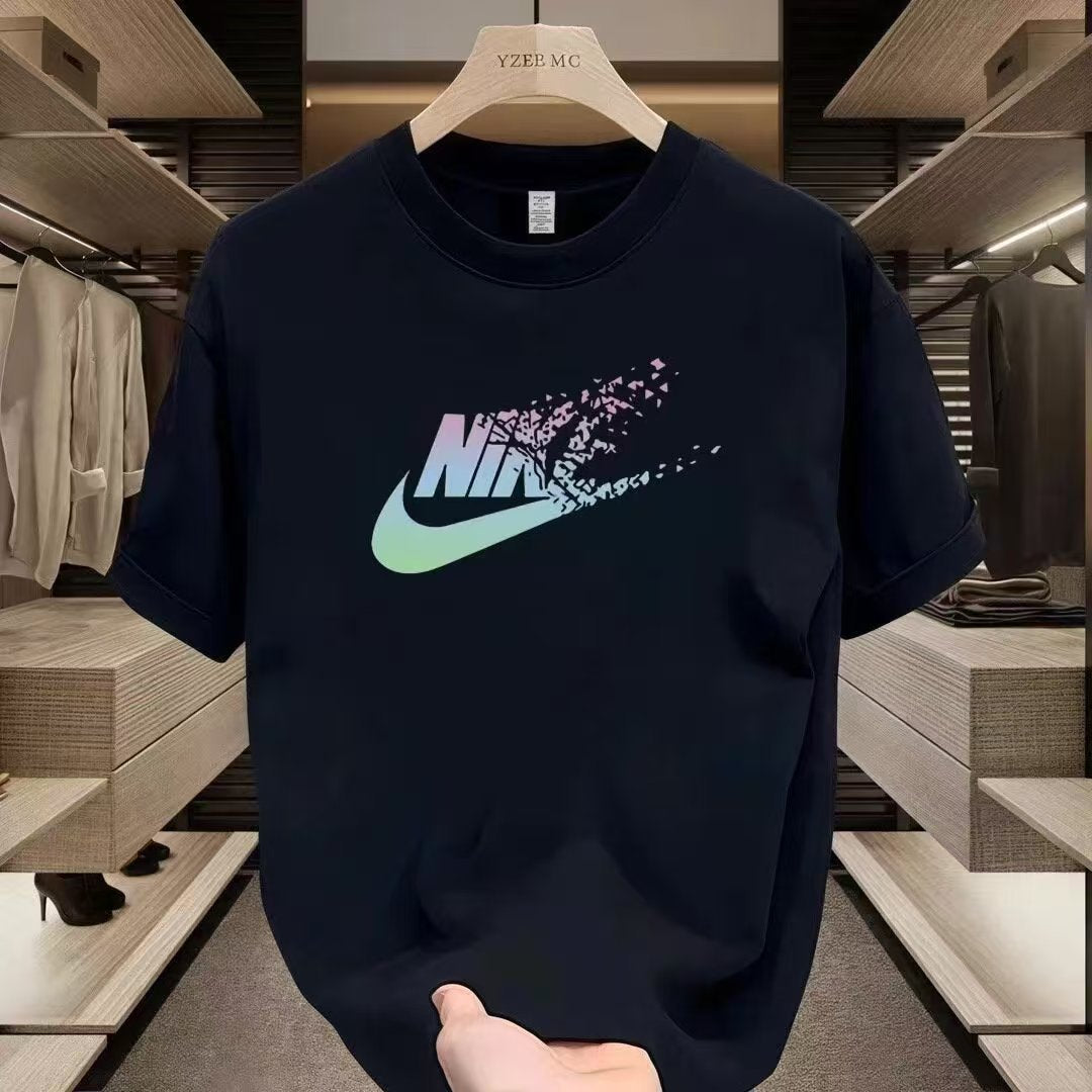 Camiseta Urbana Minimal con Gráfico Degradado