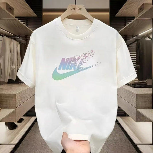 Camiseta Urbana Minimal con Gráfico Degradado