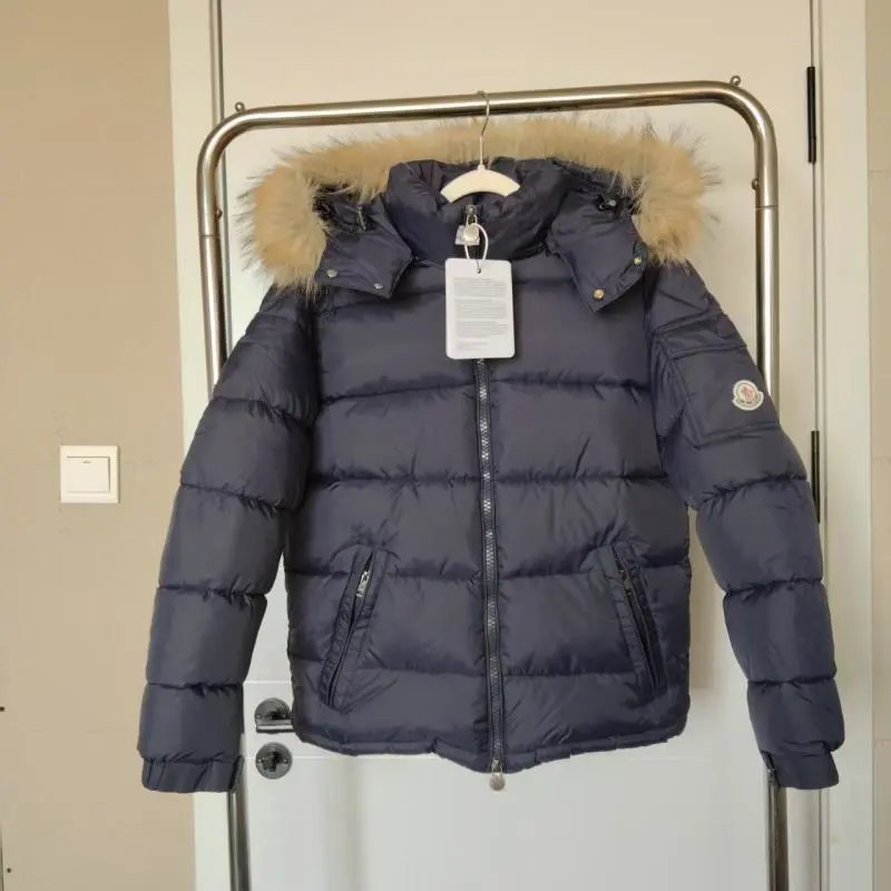 Plumífero acolchado con capucha y pelo estilo premium invierno