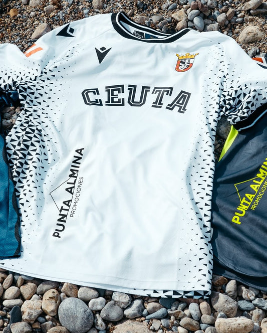 28Camiseta AD Ceuta FC – Primera Equipación Blanca