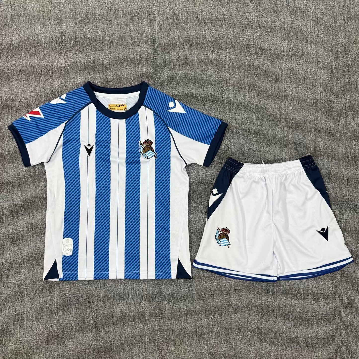 11Conjunto Real Sociedad Niño – Primera Equipación