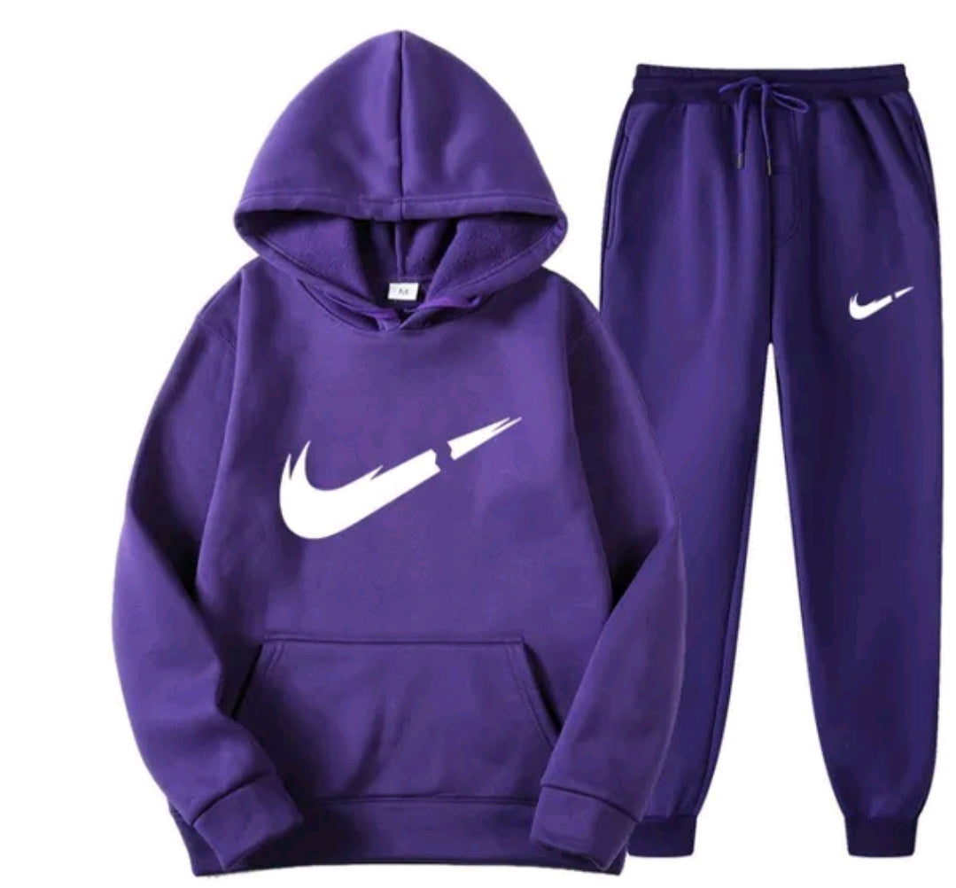 132Conjunto con Capucha | Estilo Deportivo y Confort Urbano