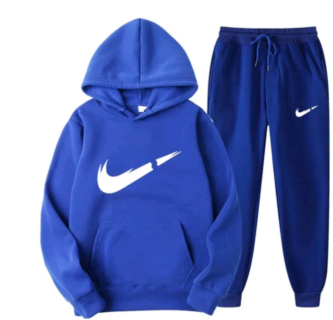 132Conjunto con Capucha | Estilo Deportivo y Confort Urbano