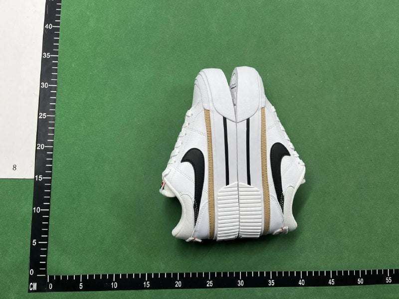 Zapatillas Blancas Swoosh Negro Estilo Urbano