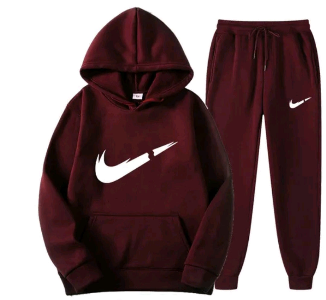 132Conjunto con Capucha | Estilo Deportivo y Confort Urbano