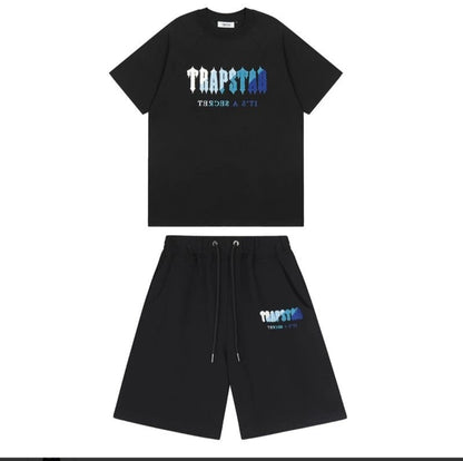 Conjunto Camiseta y Short Logo Frontal Estilo Streetwear
