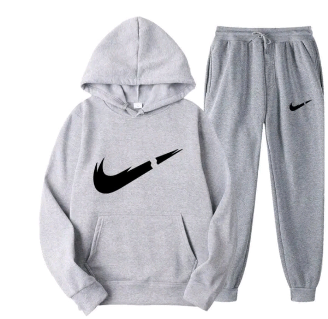 132Conjunto con Capucha | Estilo Deportivo y Confort Urbano