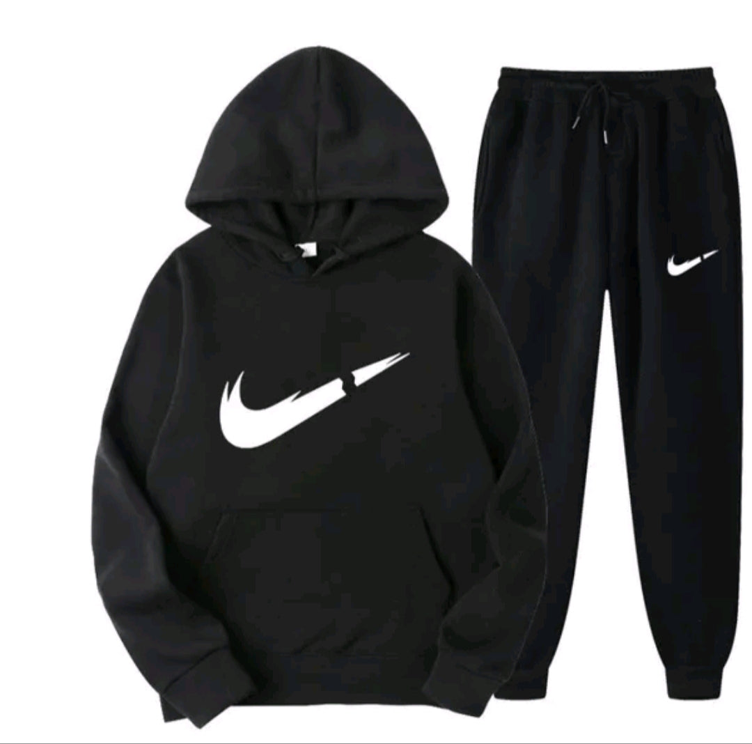 132Conjunto con Capucha | Estilo Deportivo y Confort Urbano
