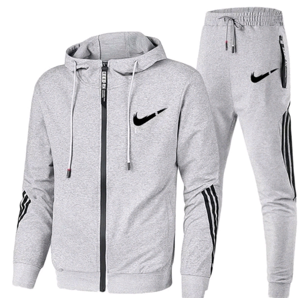 131Conjunto  con Capucha y Cremallera | Rendimiento Deportivo y Estilo Urbano