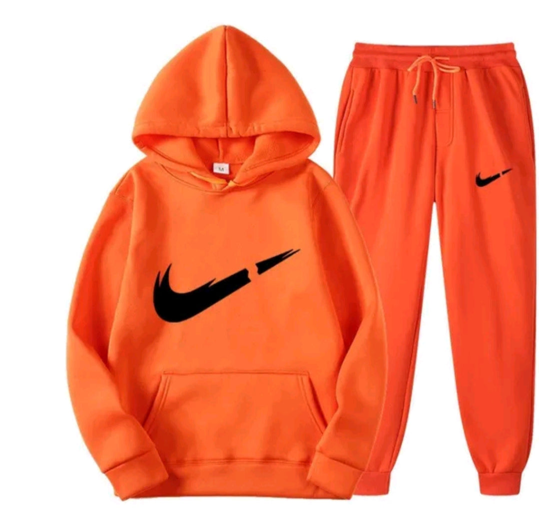 132Conjunto con Capucha | Estilo Deportivo y Confort Urbano