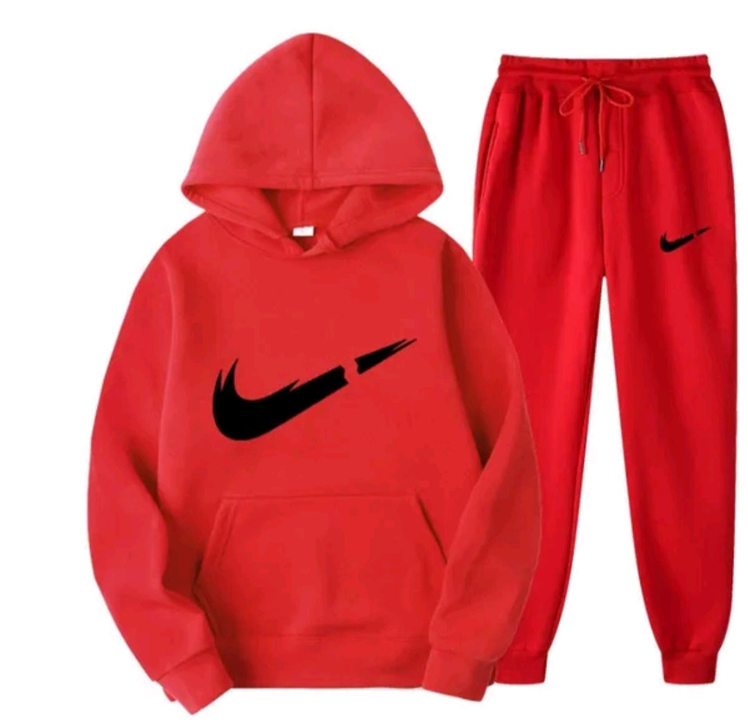 132Conjunto con Capucha | Estilo Deportivo y Confort Urbano
