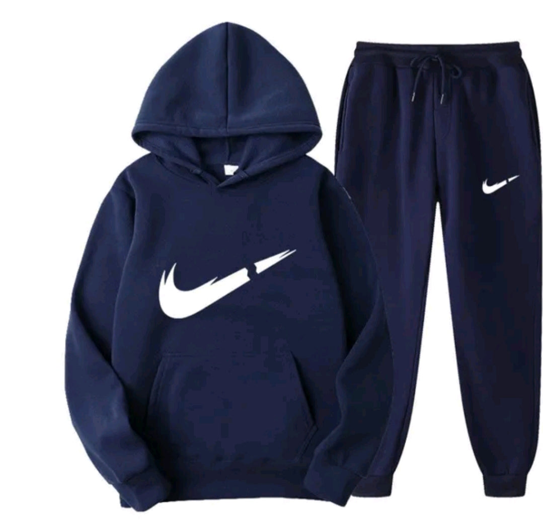 132Conjunto con Capucha | Estilo Deportivo y Confort Urbano
