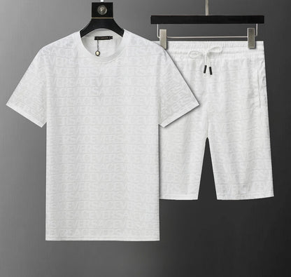 Versace Conjunto Camiseta y Short Relieve Monograma Premium