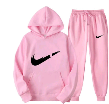 132Conjunto con Capucha | Estilo Deportivo y Confort Urbano